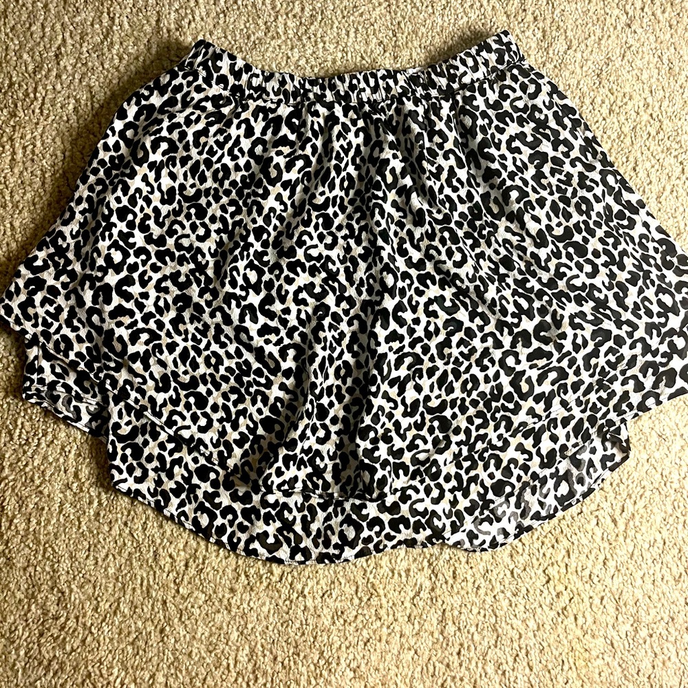 Banana Republic leopard skirt - size small.